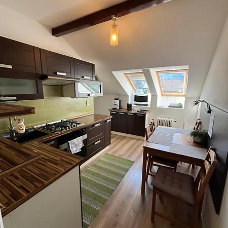 V Sirsom Centre Martina Sever Lägenhet *