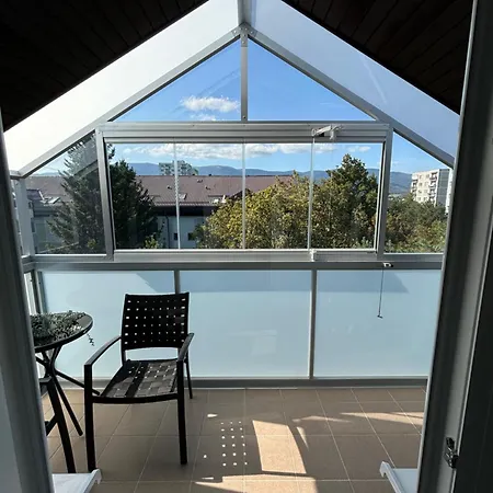 V Sirsom Centre Martina Sever 马汀