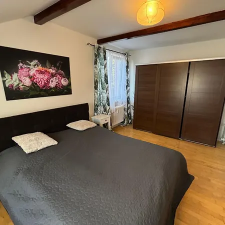 V Sirsom Centre Martina Sever