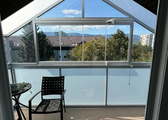 V Sirsom Centre Martina Sever 马汀